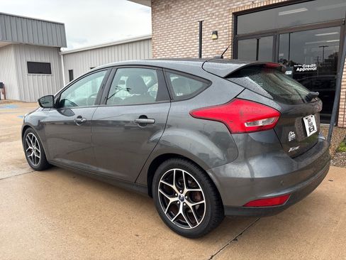 Used 2017 Ford Focus SEL w/ Cold Weather Package FWD image 11