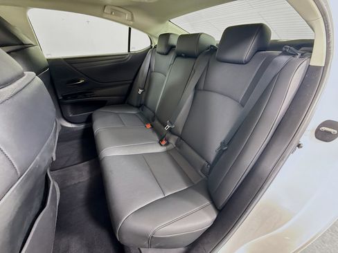 Certified 2022 Lexus ES 350 w/ Premium Package image 23