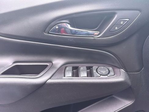 Used 2018 Chevrolet Equinox LT image 22
