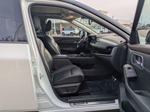 Used 2021 Nissan Rogue Platinum image 34