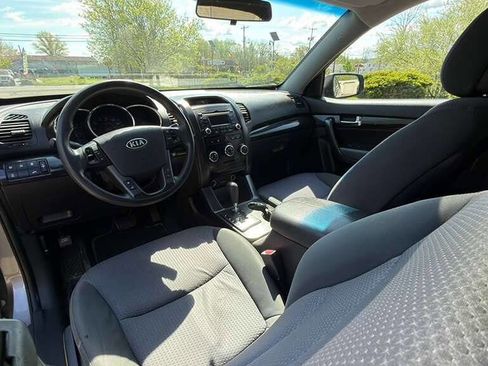 Used 2013 Kia Sorento LX image 21