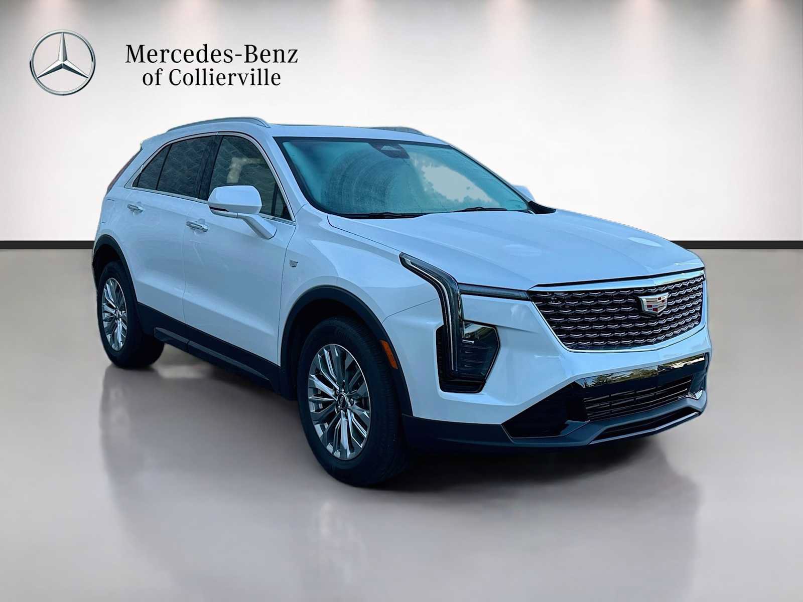 Used 2024 Cadillac XT4 Premium Luxury w/ Cold Weather Package FWD image 3