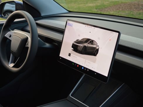 Used 2026 Tesla Model Y 2WD image 38