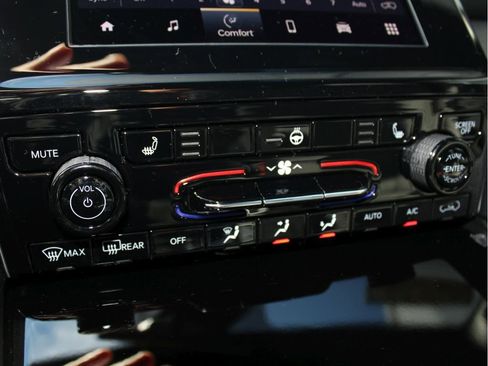 New 2025 Jeep Grand Cherokee Laredo X w/ Luxury Tech Group I image 20