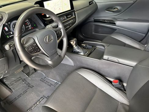 Used 2025 Lexus ES 300h w/ Premium Package FWD image 11