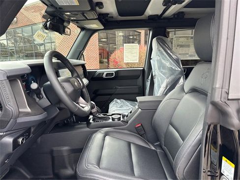 New 2025 Ford Bronco Badlands image 9