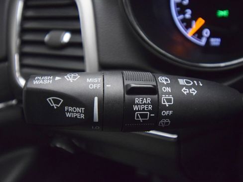 Used 2021 Jeep Grand Cherokee Limited w/ Premium Lighting Group AWD/4WD image 37
