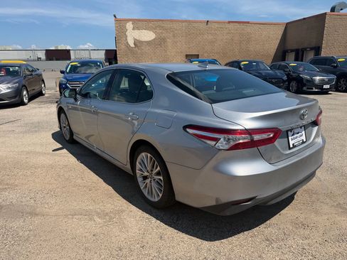 Used 2019 Toyota Camry XLE FWD image 4