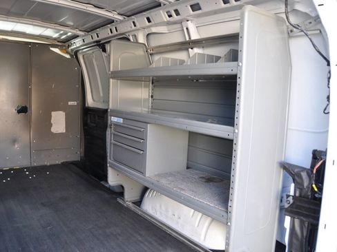 Used 2009 Chevrolet Express 2500 RWD image 17