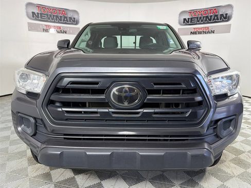 Used 2018 Toyota Tacoma SR image 8