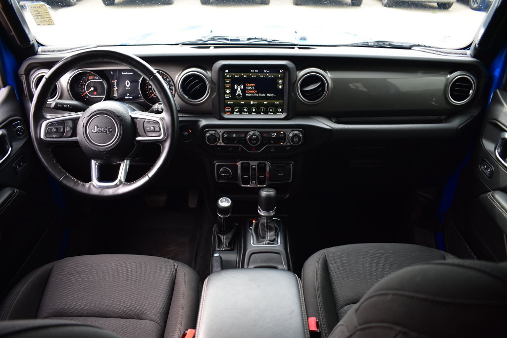 Used 2023 Jeep Wrangler Unlimited Sahara w/ Cold Weather Group AWD/4WD image 33