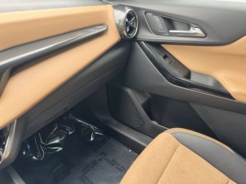 Used 2025 Chevrolet Equinox ACTIV AWD/4WD image 24