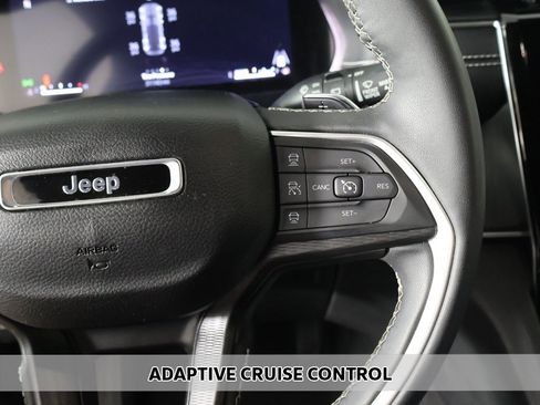 Used 2024 Jeep Grand Cherokee Altitude image 3