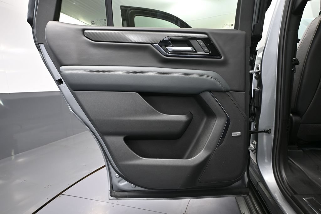 Used 2025 GMC Yukon AT4 AWD/4WD image 32