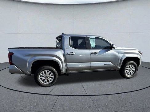 Used 2025 Toyota Tacoma SR5 image 3