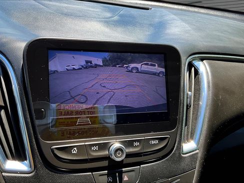 Used 2021 Chevrolet Malibu LT w/ Leather Package FWD image 9