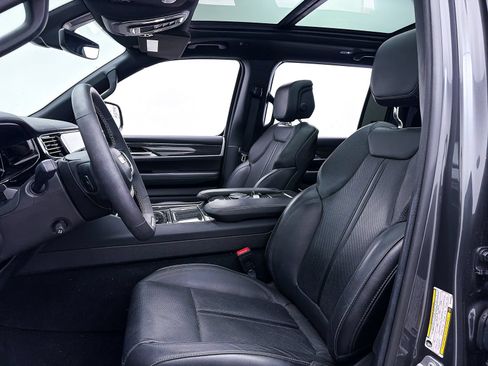 Used 2022 Jeep Wagoneer Series III w/ Premium Group I RWD image 19