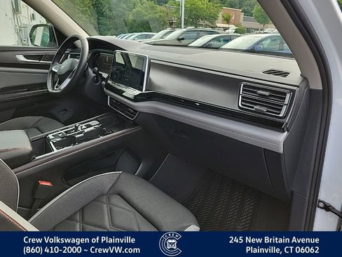 Certified 2024 Volkswagen Atlas Peak Edition SEL AWD/4WD image 44