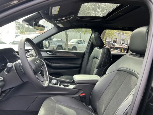 New 2025 Jeep Grand Cherokee Altitude image 14