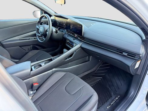 Used 2025 Hyundai Elantra SEL image 14