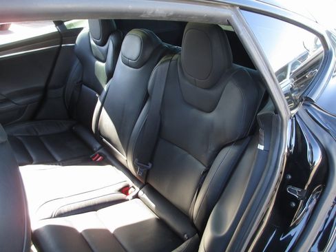 Used 2021 Tesla Model S Plaid image 17