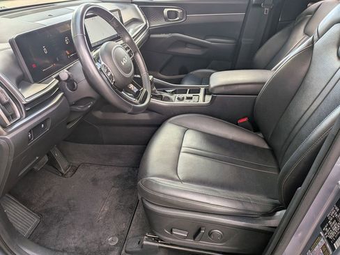 Used 2024 Kia Sorento S image 13