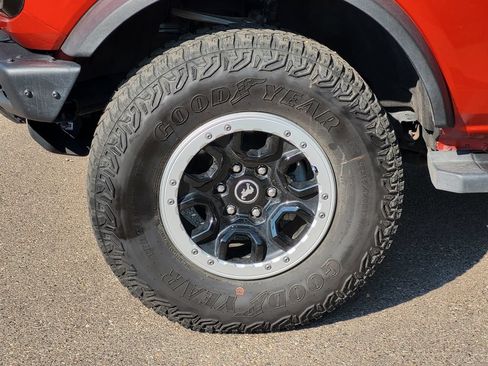Used 2023 Ford Bronco Outer Banks w/ Sasquatch Package AWD/4WD image 9