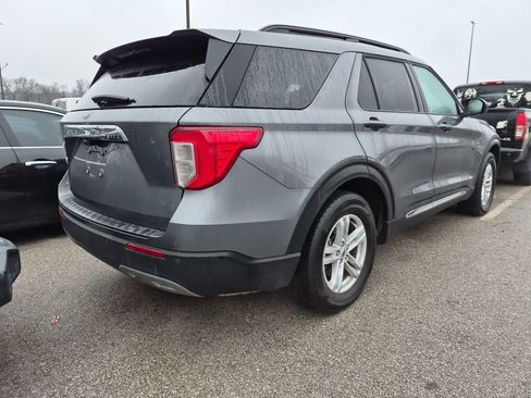 Used 2024 Ford Explorer XLT w/ Equipment Group 202A RWD image 4