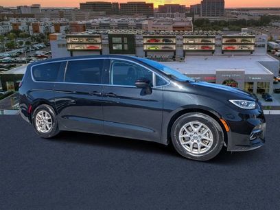 Used 2023 Chrysler Pacifica Touring-L