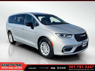 New 2026 Chrysler Pacifica Select video 1