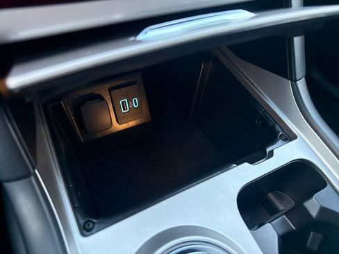 Used 2023 Ford Explorer XLT image 37