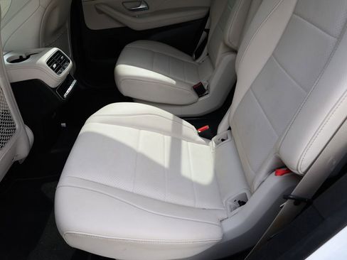 Used 2025 Mercedes-Benz GLS 450 4MATIC image 23
