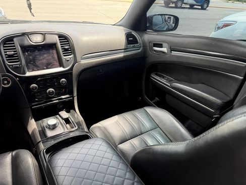 Used 2018 Chrysler 300 S w/ 300S Premium Group RWD image 16