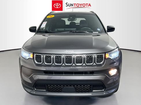 Used 2024 Jeep Compass Latitude AWD/4WD image 10