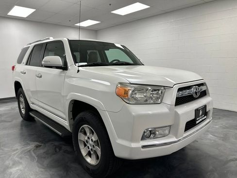 Used 2011 Toyota 4Runner SR5 w/ Premium Pkg w/Leather RWD image 4