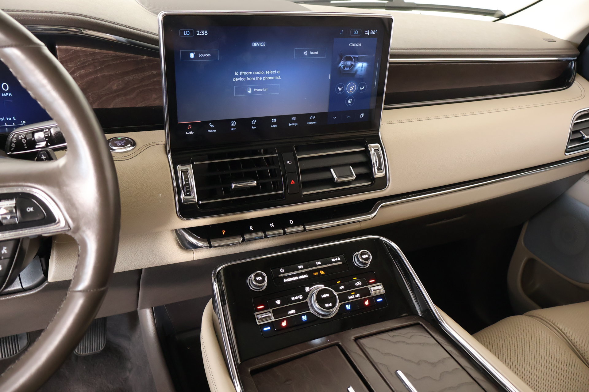 Used 2024 Lincoln Navigator Reserve AWD/4WD image 5