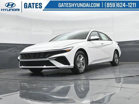 New 2026 Hyundai Elantra SE FWD image 38