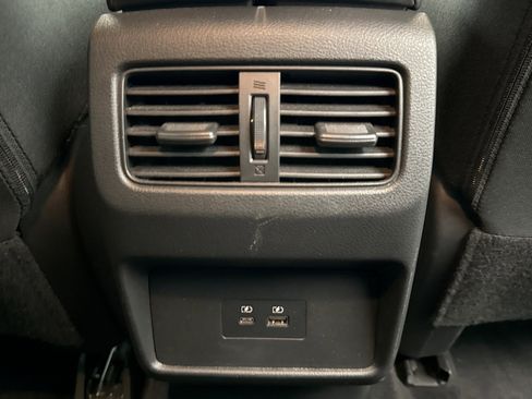 Used 2023 Nissan Rogue SV image 18