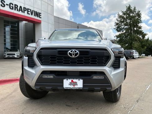 Used 2025 Toyota Tacoma TRD Off-Road AWD/4WD image 3