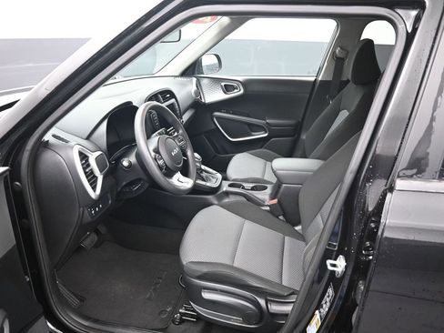 Used 2023 Kia Soul LX image 9