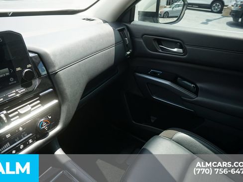 Used 2023 Nissan Pathfinder SL AWD/4WD image 47