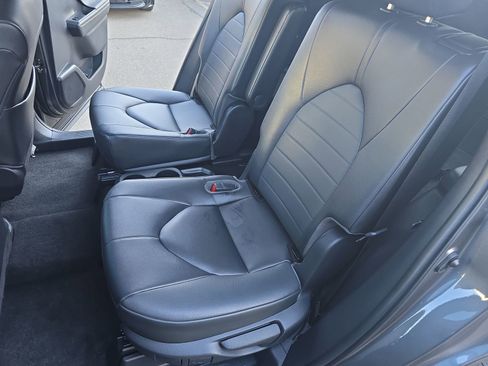 Used 2023 Toyota Highlander XLE image 22