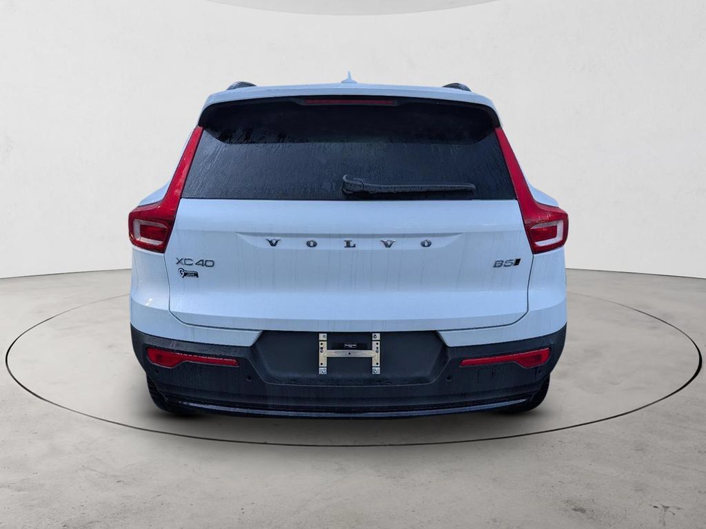 Certified 2026 Volvo XC40 B5 Plus AWD/4WD image 6
