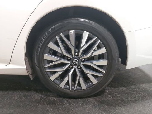 Used 2025 Nissan Altima 2.5 SV FWD image 33