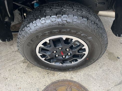 Used 2025 Toyota Tacoma TRD Off-Road image 24