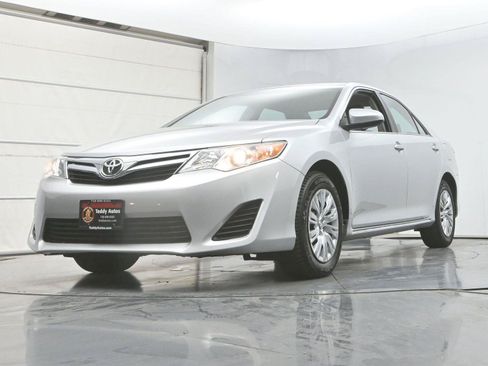 Used 2014 Toyota Camry LE FWD image 27