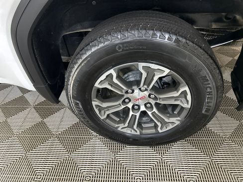 Used 2024 GMC Sierra 1500 SLT image 11