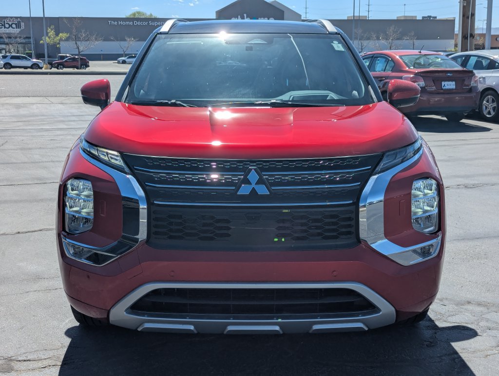 Used 2025 Mitsubishi Outlander 4WD Plug-In Hybrid image 12