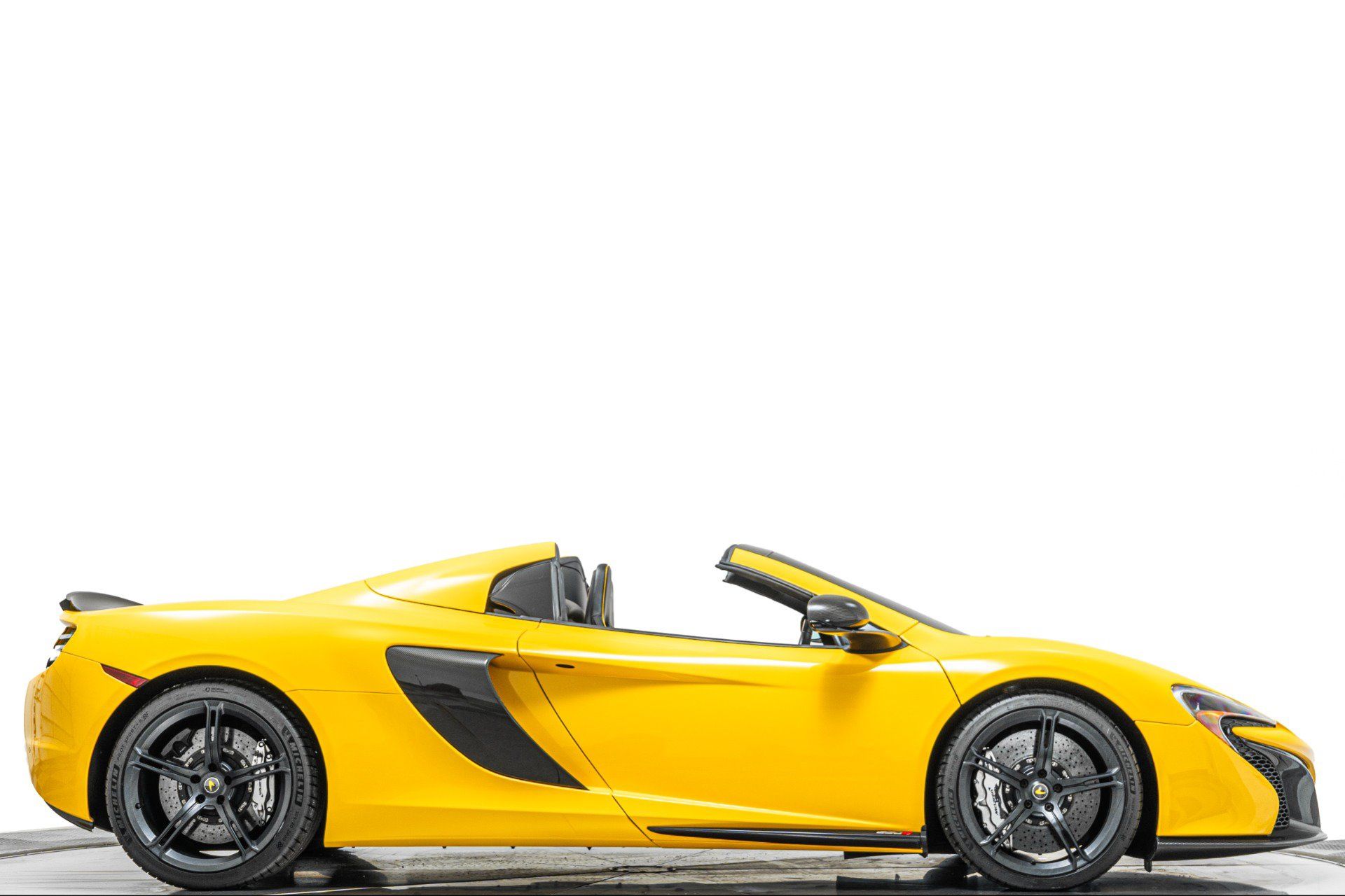Used 2015 McLaren 650S Spider RWD image 2