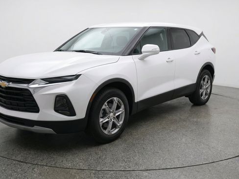Used 2025 Chevrolet Blazer LT FWD image 3